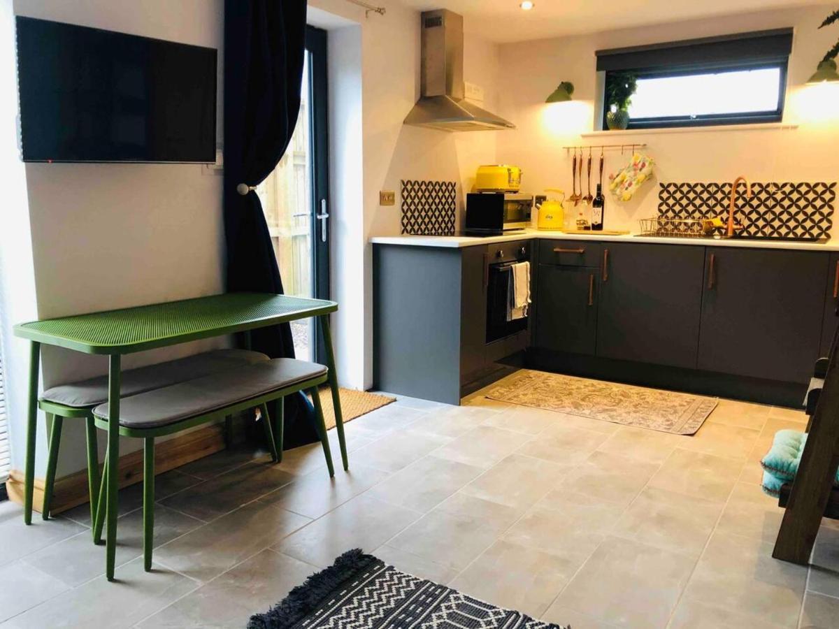 Immaculate 1-Bed Studio In Haverfordwest Luaran gambar